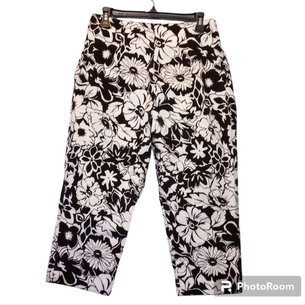 BRIGGS floral flat front capris with hidden side zip 12 petite